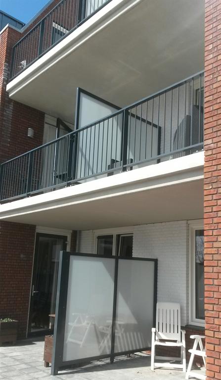 Spijlhek-balkonhekwerk-spijlhekken-privacyscherm-CEPU-aluminium.jpg