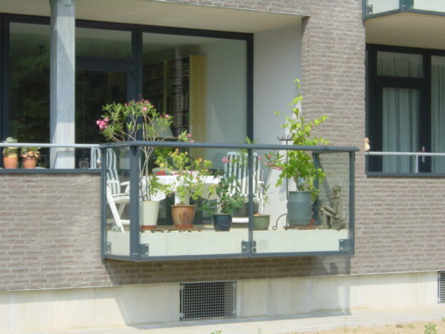 Aluminium-balkonhek-voor-balkon-aluminium-Maastricht-Cepu-Constructions.JPG