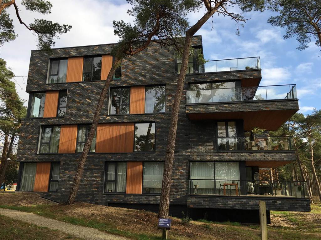 Appartementencomplex-in-bossen-glazen-balkonhekken-Zeist-CEPU-Constructions.JPG