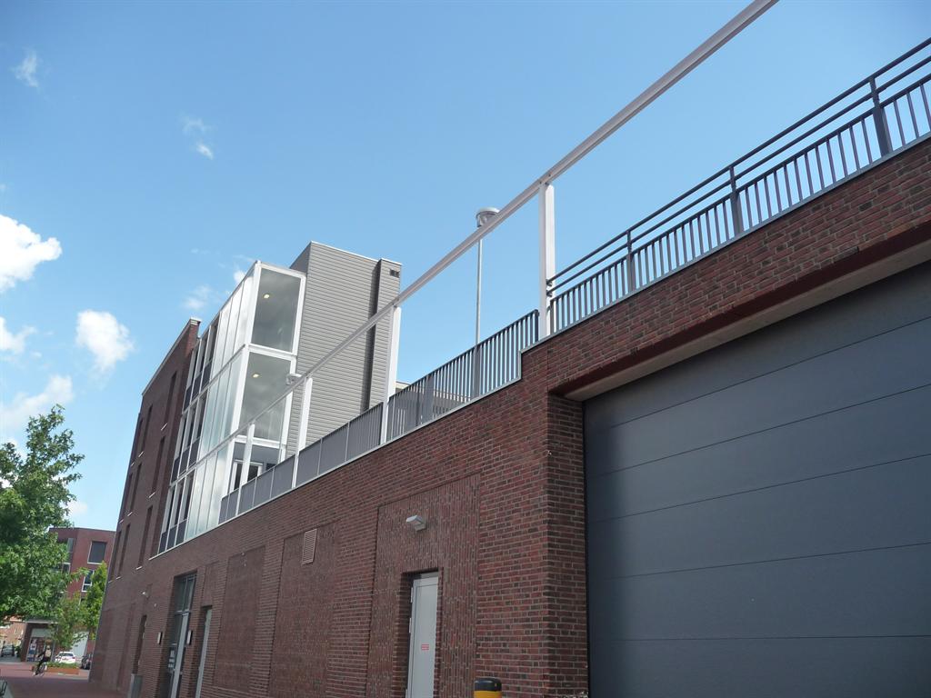 Balkon-en-galerijhekken-lamellen-leuningen-Helmond-CEPU-Constructions.JPG