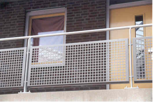 Balkonhek-geperforeerd-hekwerk-Deurne-CEPU-Constructions.jpg