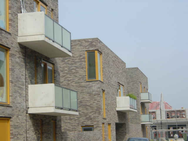Balkonhek-glas-beton-aluminium-Almere-Cepu-Constructions.JPG