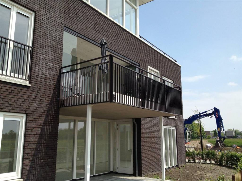 Balkonhek-lamellen-Frans-balkonhekken-aluminium-lamellen-Cepu-Constructions.JPG