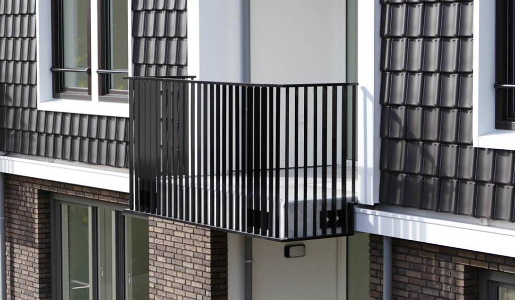 Balkonhek-vloeilas-lamellen-aluminium-Malden-CEPU-Constructions-Nieuwkuijk.JPG