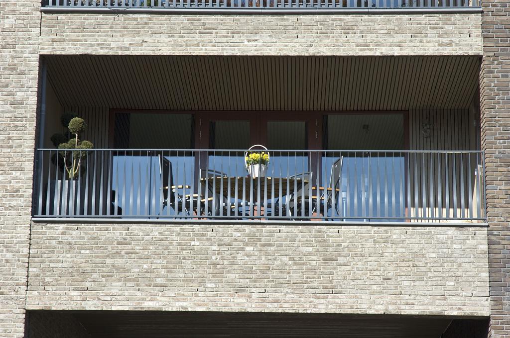 Balkonhekken-Frans-lamellen-getordeerd-CEPU-aluminium.jpg