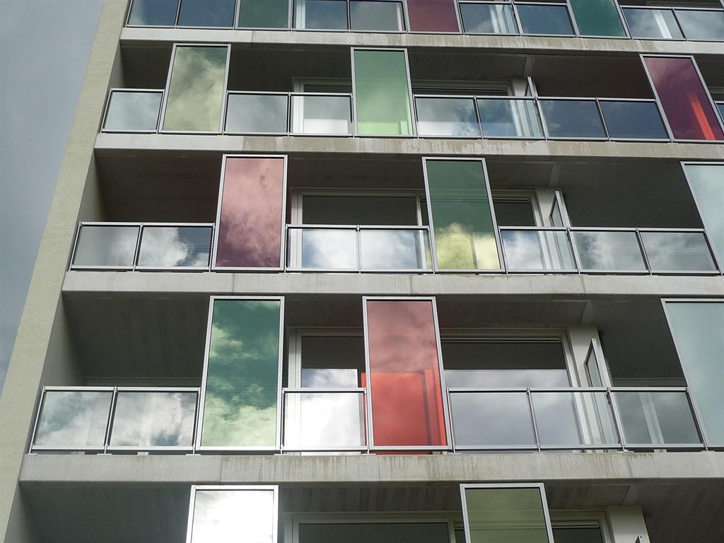 Balkonhekken-Privacyschermen-glas-gekleurd-aluminium-Sittard-Cepu-Constructions.jpg