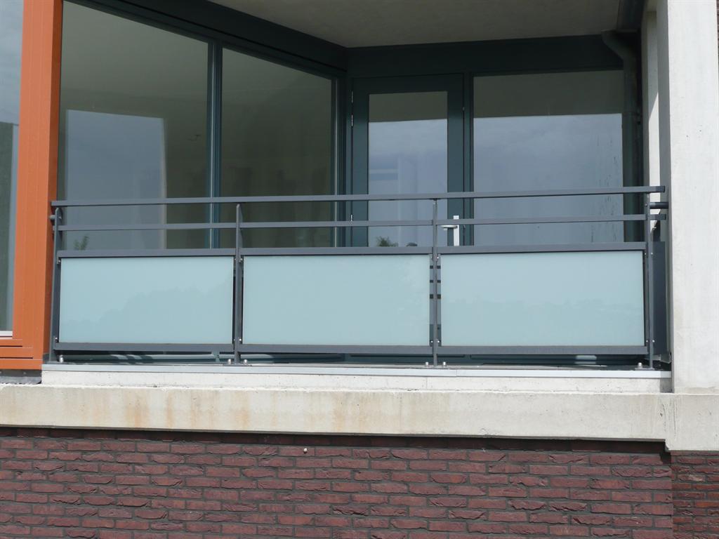 Balkonhekken-glasvulling-matglas-Arnhem-CEPU-Constructions.JPG