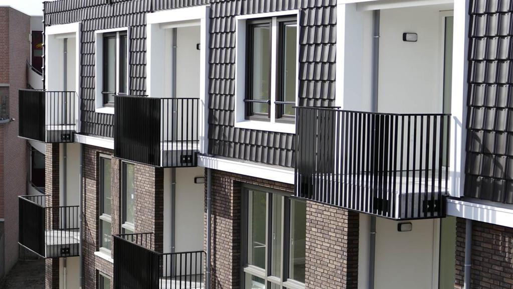 Balkonhekken-vloeilas-lamellen-balustrades-aluminium-Malden-CEPU.JPG