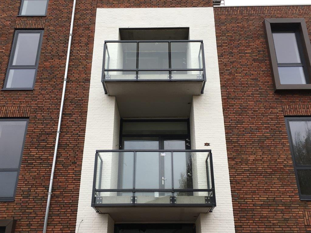 Balkonhekwerken-glazen-aluminium-Rijssen-Cepu-Constructions.jpg