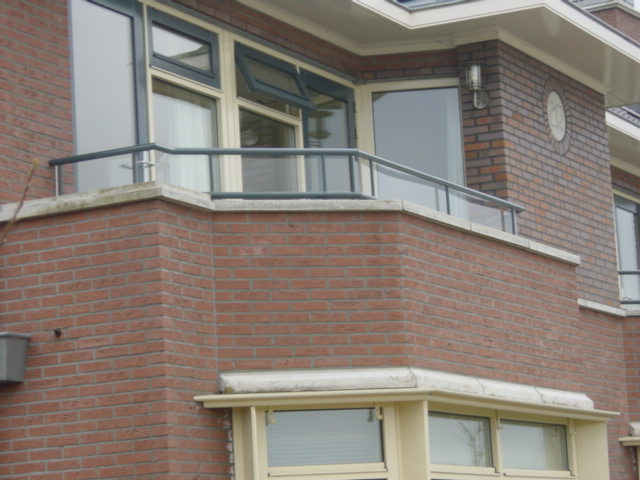 Balustrades-glas-aluminium-buis-Assen-Cepu-Constructions.JPG