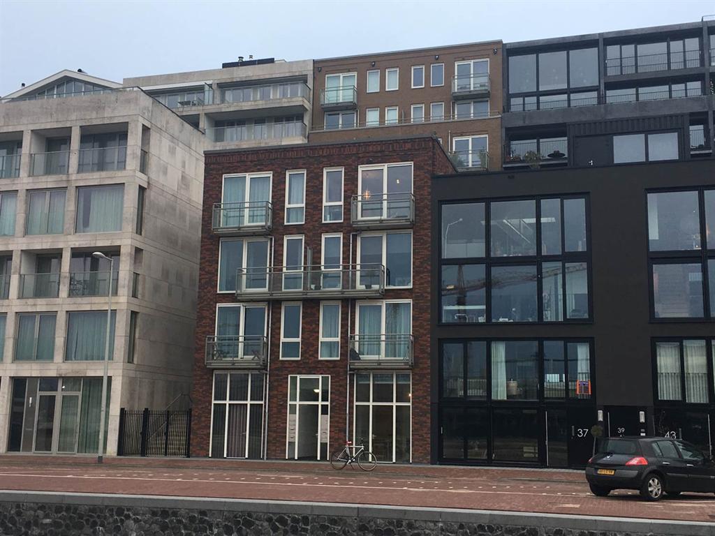 Borstweringleuningen-Glazen-balkonhekken-Amsterdam-CEPU-Constructions.JPG