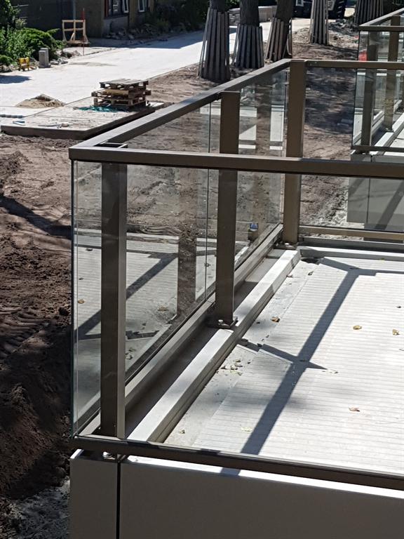 Brons-geanodiseerde-balkonhek-aluminium-cepu-Nieuwkuijk.jpg