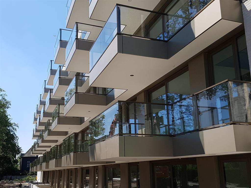 Brons-geanodiseerde-balkonhekken-aluminium-cepu-constructions.jpg