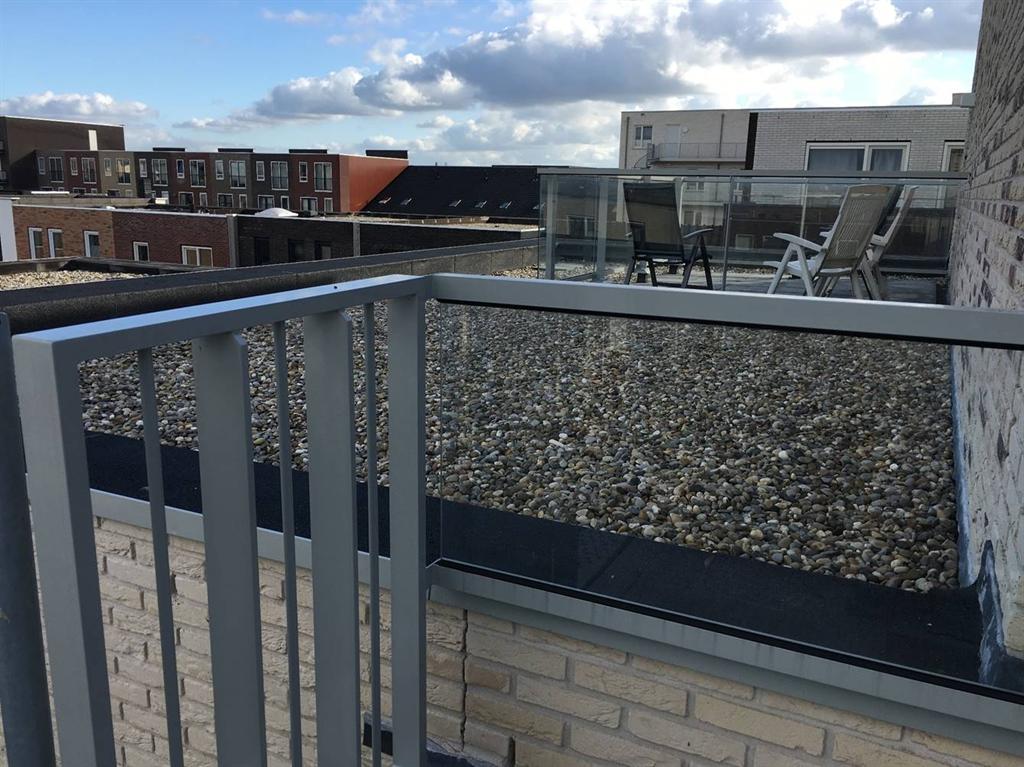 Dakterras-hekwerk-glashek-balkonbalustrade-Almere-CEPU-Constructions.JPG