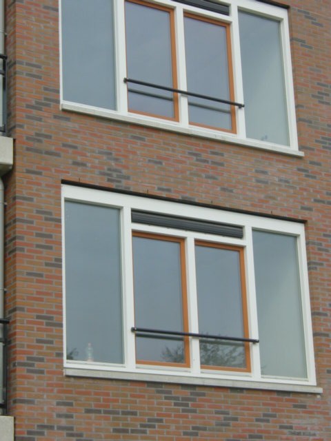 Doorvalleuningen-raam-CEPU-aluminium.JPG