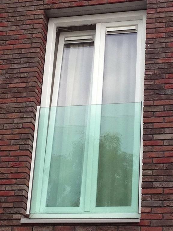 Frans-balkonhek-glas-groen-aluminium-Cepu-Constructions.JPG