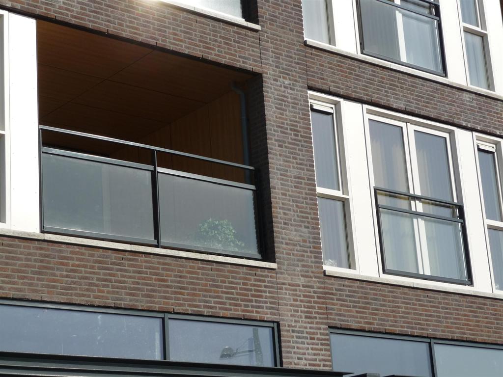 Frans-balkonhek-glas-handregel-CEPU-Constructions.JPG