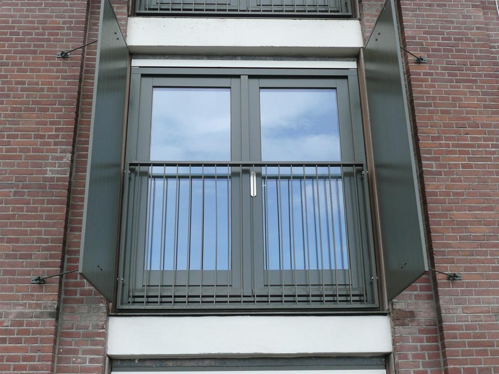 Frans-balkonhek-spijlen-aluminium-Boekelo-CEPU-Constructions.JPG