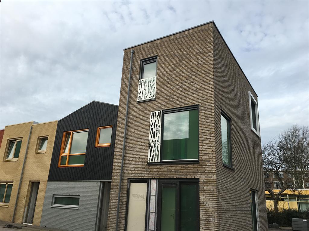 Franse-balkonhekken-aluminium-gevelscherm-Den-Haag-Cepu-Constructions.JPG