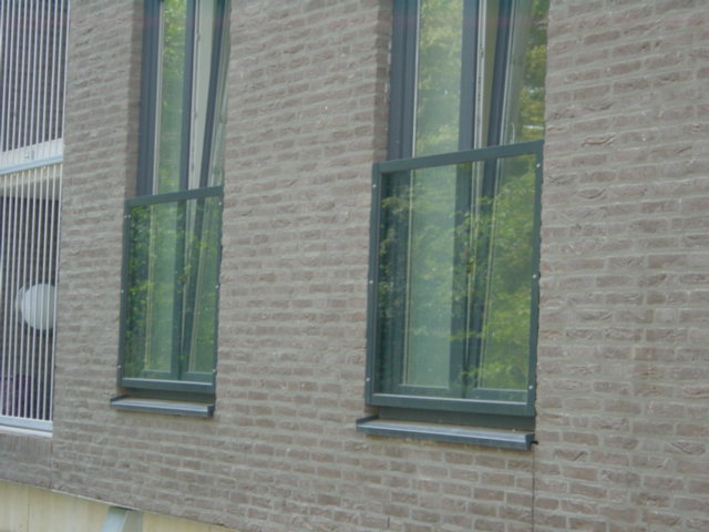 Franse-balkonhekken-glas-aluminium-Maastricht-Cepu-Constructions.JPG