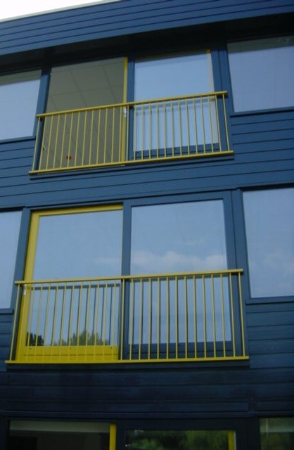 Franse-balkonhekken-spijlen-geel-CEPU-aluminium.JPG