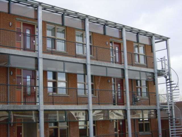 Galerijhekken-spijlen-hekwerk-aluminium-balustrades-Hoogveen-Cepu-Constructions.JPG
