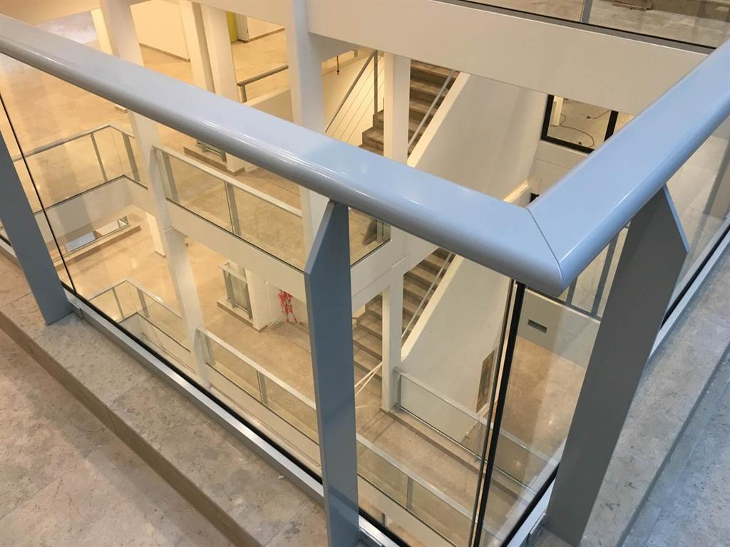 Galerijhekken-traphekken-glas-aluminium-Amsterdam-CEPU-Constructions.JPG