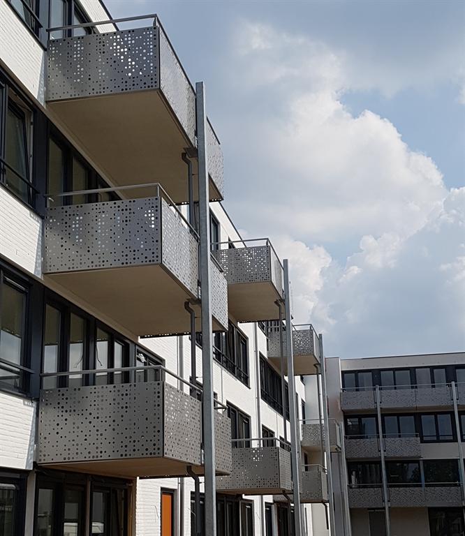 Geperforeerde-balkonhekken-plaathekken-aluminium-CEPU-Constructions.jpg