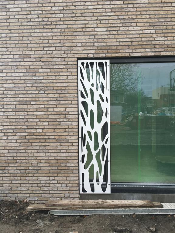 Gevelscherm-motief-aluminium-Frans-balkonhek-Den-Haag-Cepu-Constructions.JPG