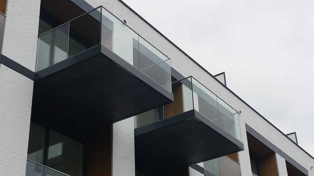 Glasbalustrades-balkon-Weesp-CEPU-Constructions.jpg