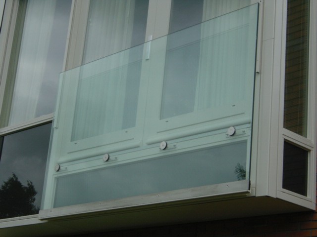 Glazen-balkonhekken-Leek-Cepu-Constructions.JPG
