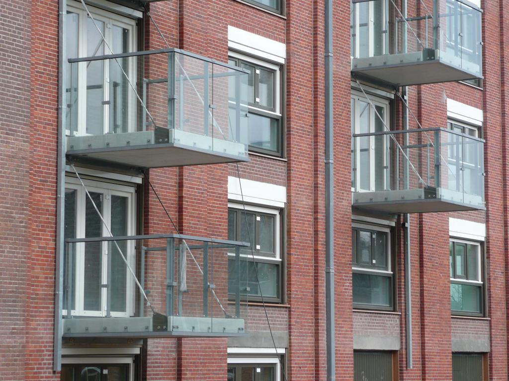 Glazen-balkonhekken-aluminium-Boekelo-CEPU-Constructions.JPG