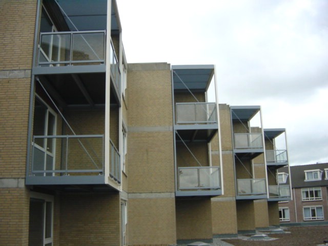 Glazen-balkonhekken-aluminium-Heemskerk-Cepu-Constructions.JPG