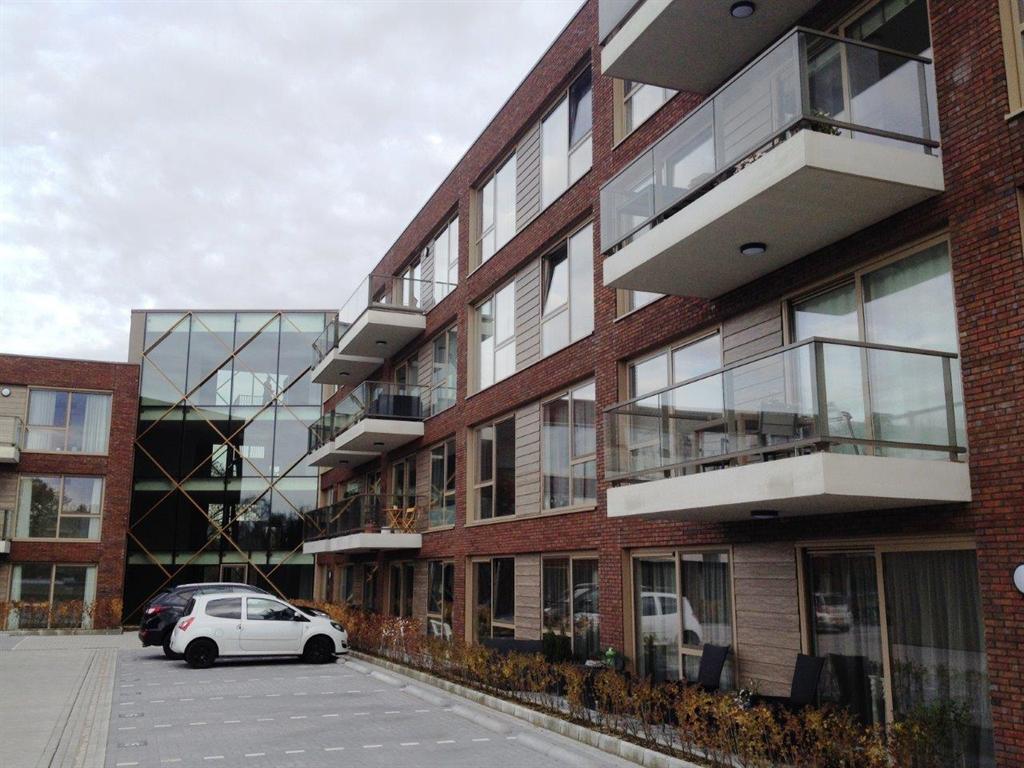 Glazen-balkonhekken-appartementencomplex-aluminium-CEPU-constructions.jpg