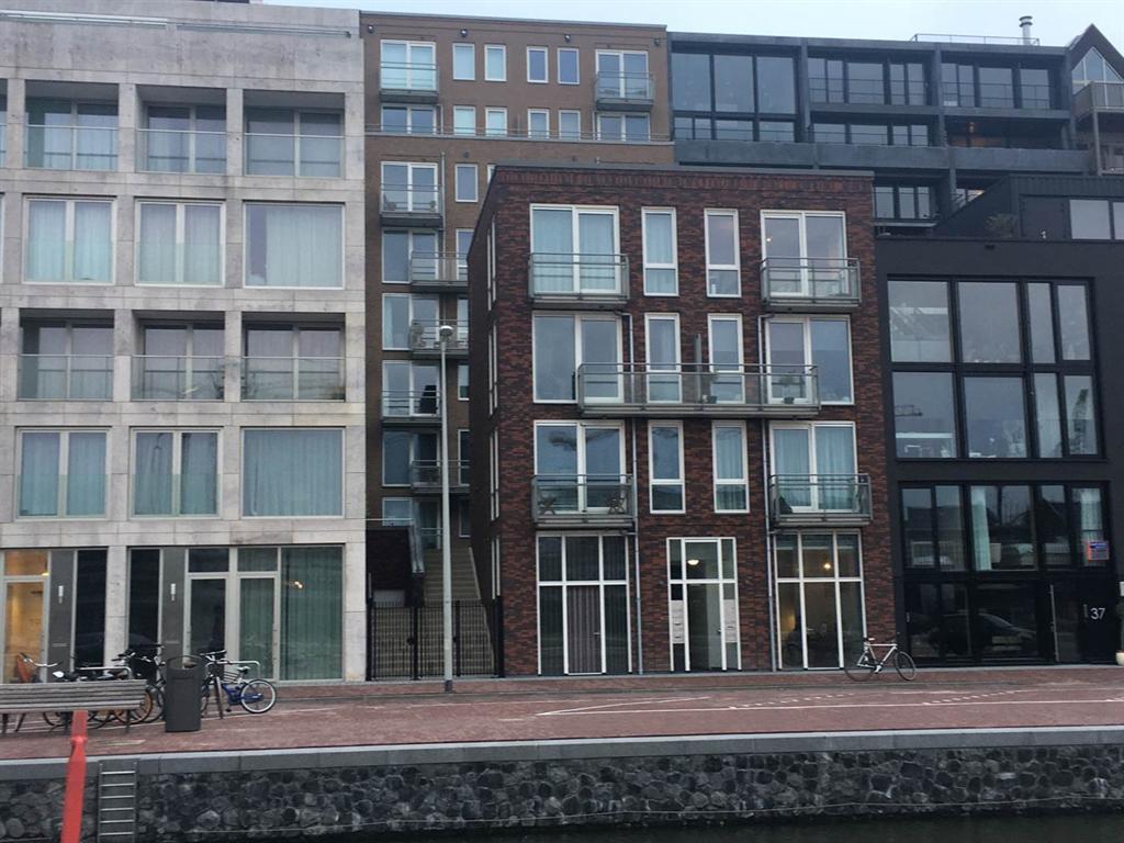 Glazen-balkonhekken-borstweringleuning-Haparandaweg-Amsterdam-CEPU-Constructions.JPG