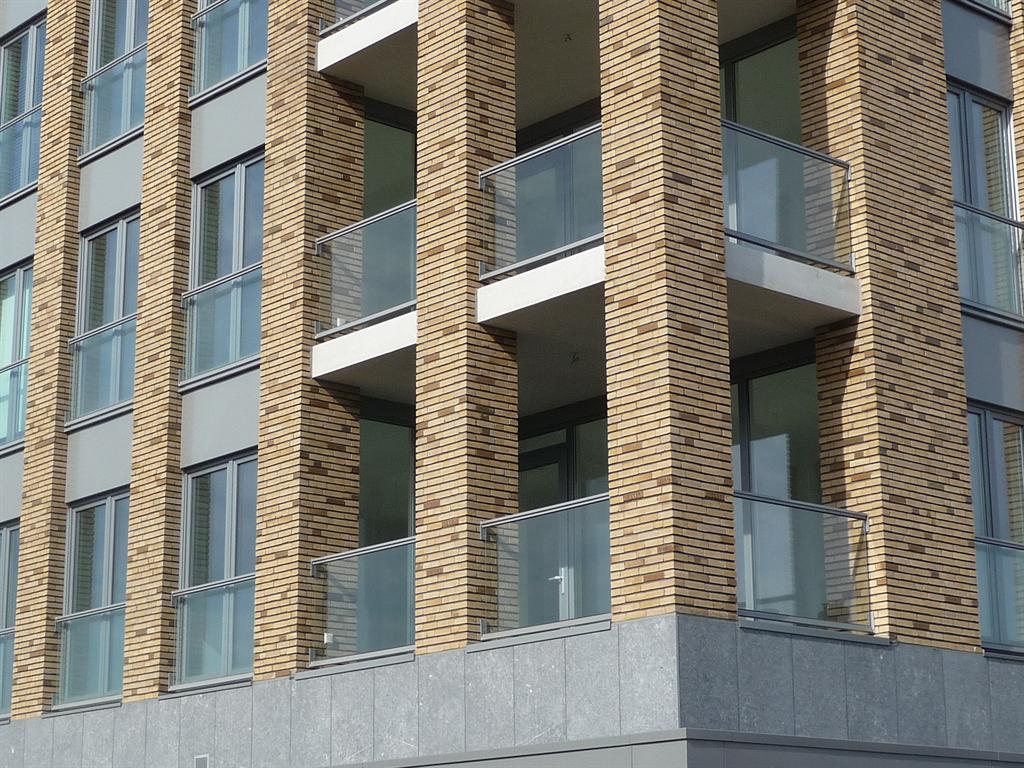 Glazen-balkonhekken-en-Franse-balkonhekken-Sittard.JPG