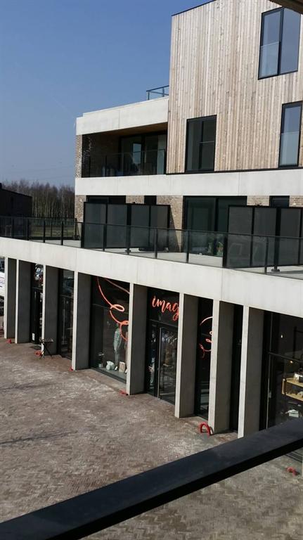 Glazen-balkonhekken-frans-balkonhek-privacyschermen-aluminium-Belgie-Cepu-Constructions.jpg