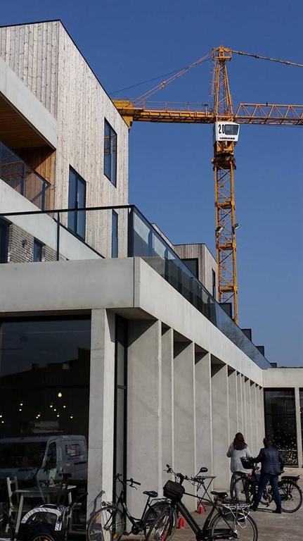 Glazen-balkonhekken-met-glasvulling-aluminium-Belgie-Cepu-Constructions.jpg