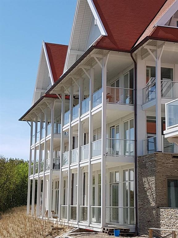 Glazen-balustrades-aluminium-balkonhekken-hoge-kwaliteit-Cadzand-Bad-Cepu-Constructions.jpg