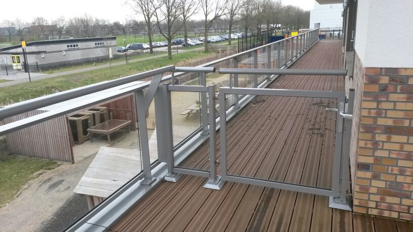 Glazen-balustrades-hekwerken-aluminium-Den-Bosch-Cepu-Constructions.jpg