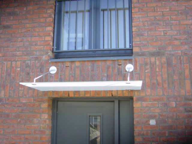 Glazen-deurluifel-hangend-matglas-aluminium-Hoofddorp-Cepu-Constructions.JPG