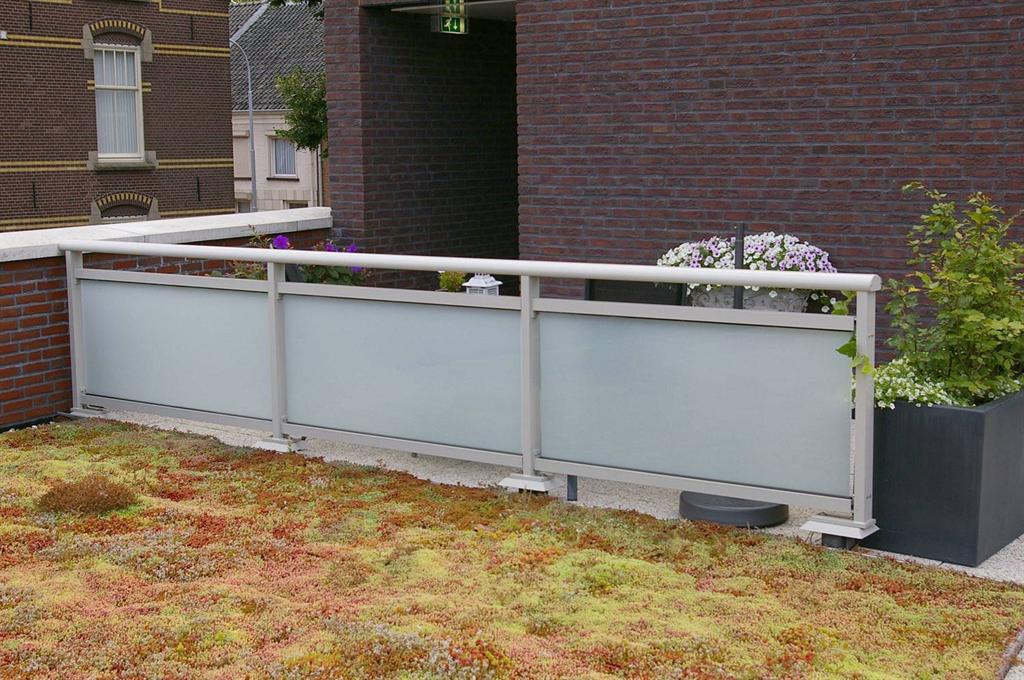 Glazen-hekwerk-aluminium-balustrade-Kerkdriel-Cepu-Constructions.jpg