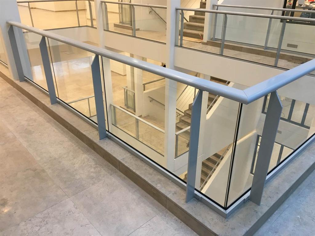 Glazen-traphekken-videhekken-aluminium-Amsterdam-CEPU-Constructions.JPG