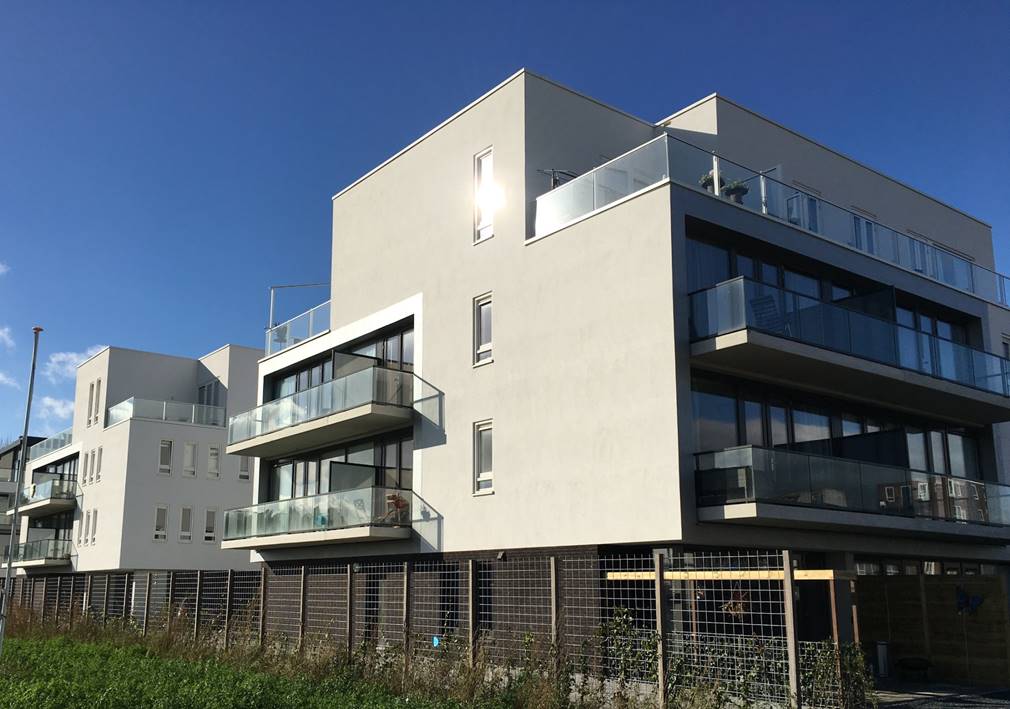 Privacyschremen-aluminium-glazen-balkonhekken-appartementencomplex-Almere-Constructions-Cepu.JPG
