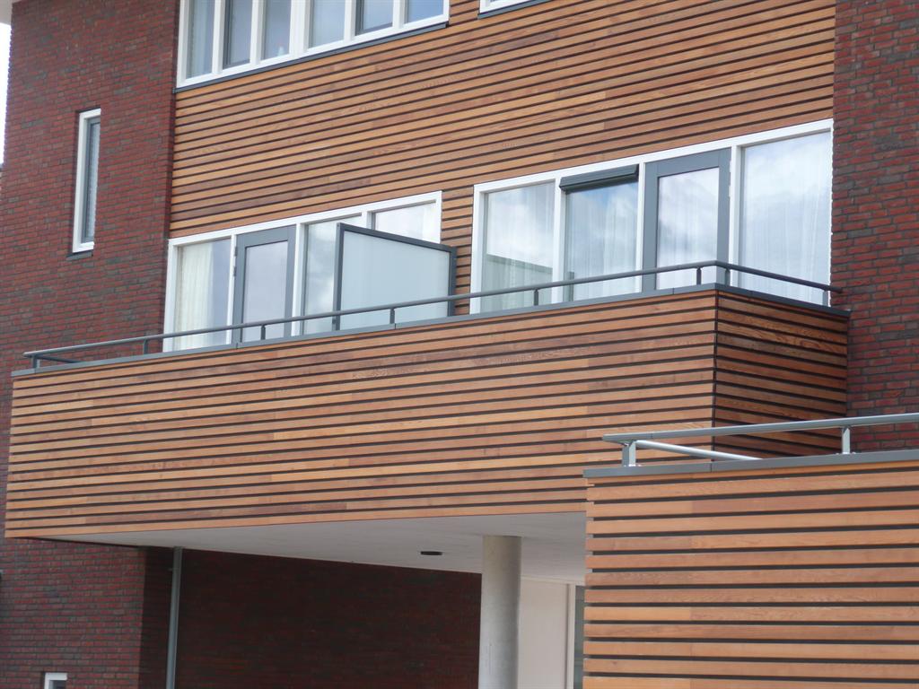 Scherm-balkon-privacy-prive-glas-CEPU-aluminium.JPG