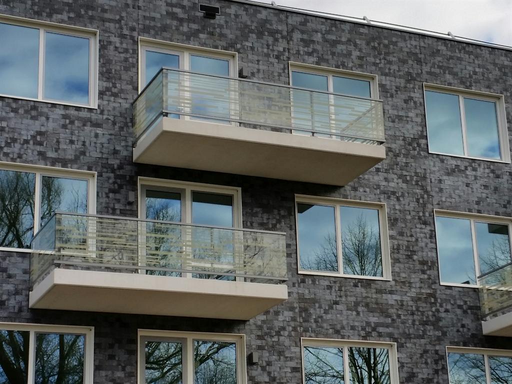 Zeefdruk-glazen-balkonhekken-met-zeefdruk-Valkenswaard-Cepu-Constructions.jpg
