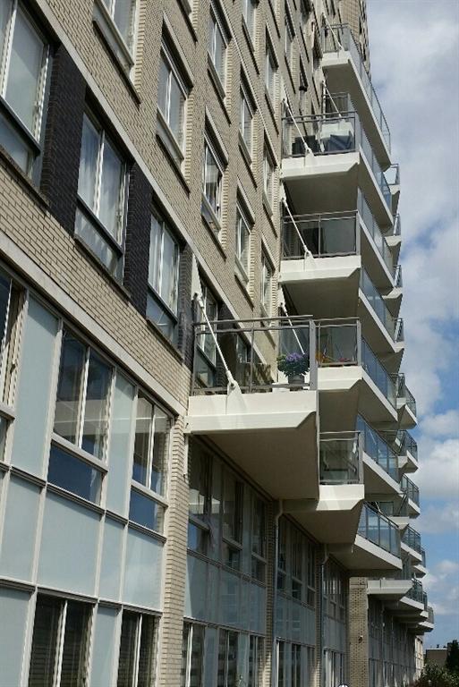 hangende-balkons-glas-Voorburg-Cepu-Constructions.jpg